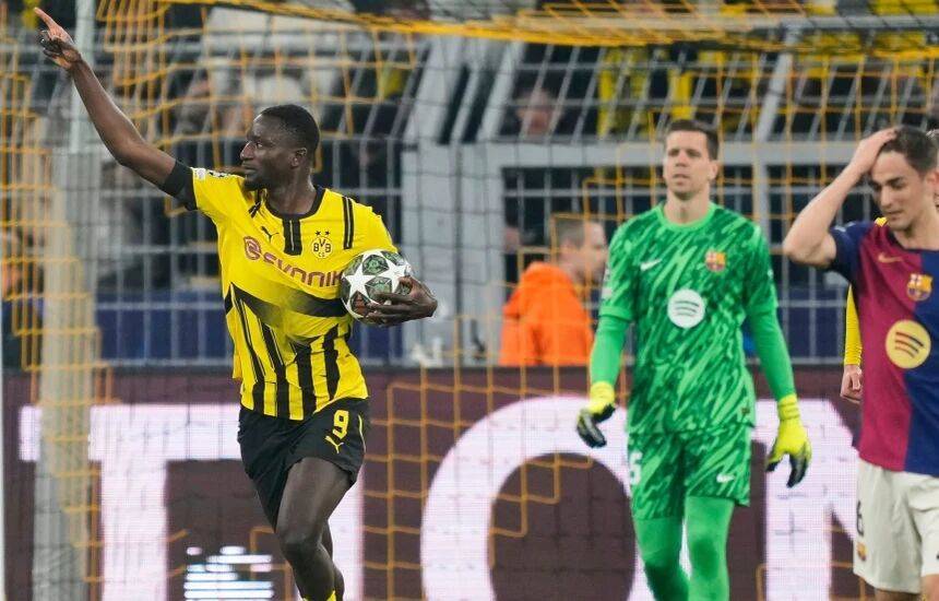 接班莱万！弗利克相中德甲29岁神锋 他曾5次攻破巴萨球门